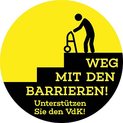 Themenbild: Person mit Rollator steht auf einer Treppe, Hintergrund ist gelb, die Treppengrafik ist schwarz und  gelbem Schriftzug "Weg mit den Barrieren - Unterstützen Sie den VdK!"