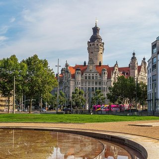 Blick auf das neue Rathaus in Leipzig