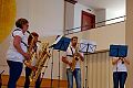 Die Band "Saxoholics" bestehend aus drei Damen und einem Herrn mit Saxophon auf der Bühne beim Konzert