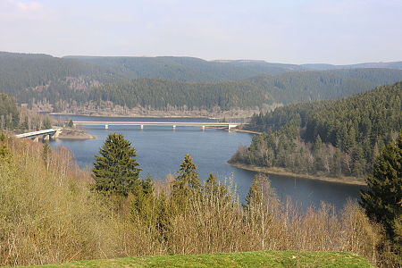Okerstausee mit Weisswasserbrücke