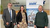 Friedrich Stubbe, Andrea Nacke und Dr. Stephan Walter vor dem VdK-Logo