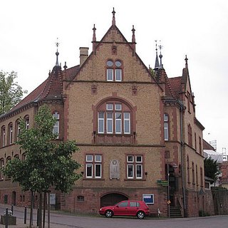 Rathaus und Schulgebäude in Reinheim-Ueberau