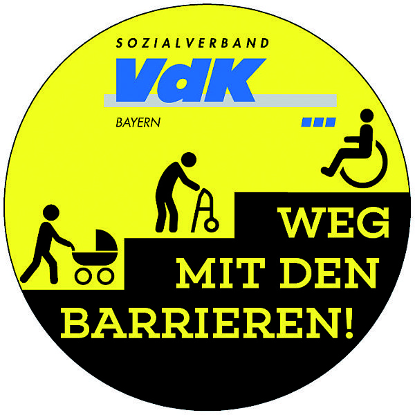 Button mit der Aufschrift "Weg mit den Barrieren!" und VdK-Bayern Logo