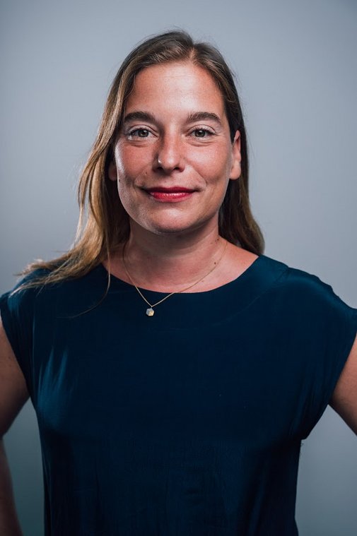 Das Portraitfoto zeigt Katarina Peranić