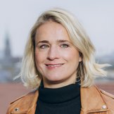 VdK-Pr&auml;sidentin Verena Bentele, im Hintergrund sieht man den Berliner Fernsehturm