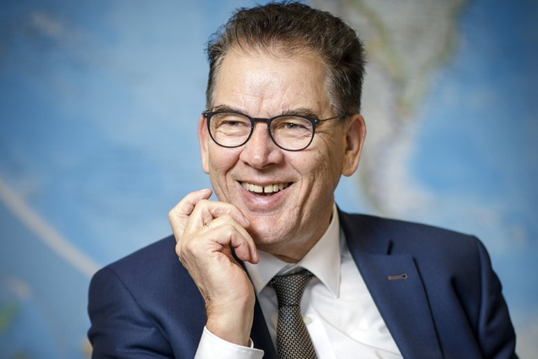 Das Portraitfoto zeigt Gerd Müller. 