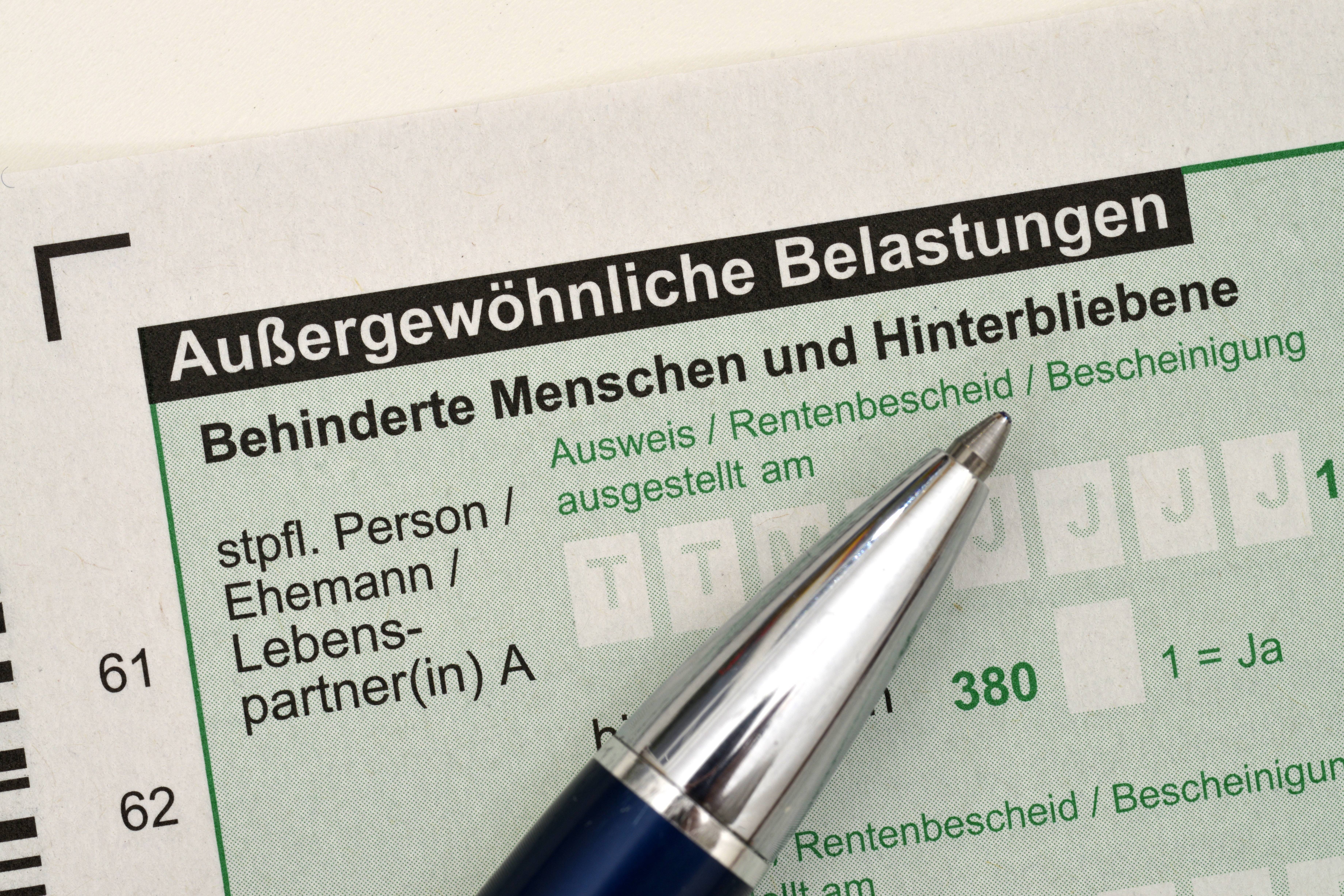 Eine Steuererklärung mit dem Formular "Außergewöhnliche Belastungen"