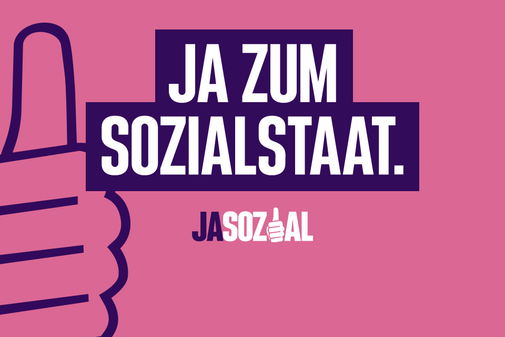 Motiv der VdK-Aktion Jasozial: Grafik in rosa und lila. Zu sehen ist eine Hand, die das "Daumen hoch"-Zeichen macht, und der Schriftzug "Ja zum Sozialstaat"