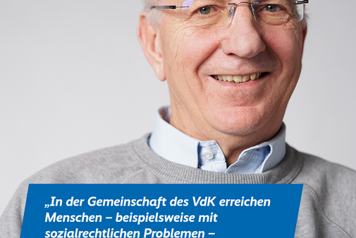 Das Plakatmotiv zeigt am oberen Rand das Logo der Aktion "Alles geht zusammen" und das VdK-Logo, darunter ein gro&szlig;es Portraitfoto von J&ouml;rg Bade und das Zitat &bdquo;In der Gemeinschaft des VdK erreichen Menschen &ndash; beispielsweise mit sozialrechtlichen Problemen &ndash; viel mehr als individuell.&ldquo; 