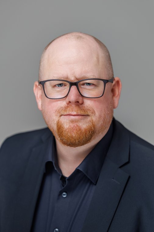 Das Portraitfoto zeigt Holger Lange.