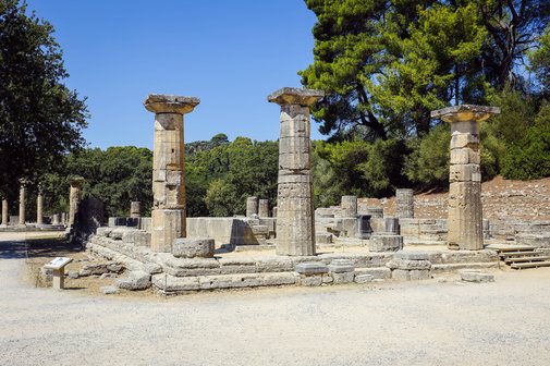 Antikes Olympia, hier Säulenreste vom Tempel Heraion auf dem Peloponnes