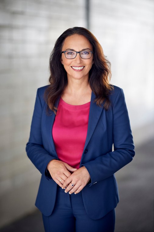 Yasmin Fahimi Das Portraitfoto zeigt Yasmin Fahimi, Vorsitzende des DGB