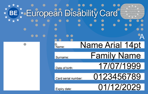 Die Grafik zeigt ein Muster des europäischen Behindertenausweises / der European Disability Card mit Feldern für Name, Geburtsdatum und weiterer Angaben der Inhaber