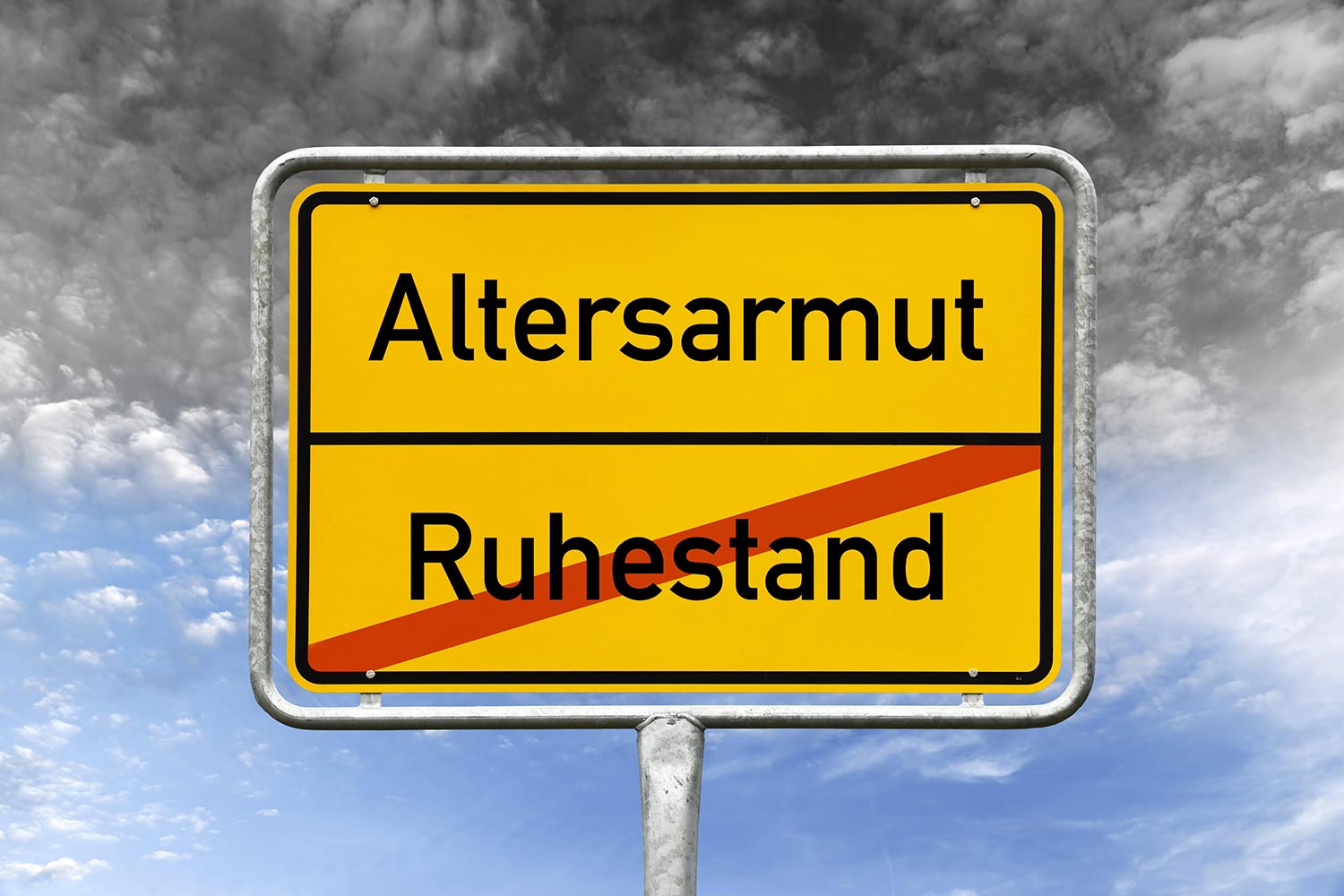 Schild Alterarmut, darunter Ruhestand durchgestrichen, 