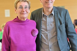 Auf dem Foto sieht man Landesgeschäftsführer Michael Pausder (rechts) und Beate Schießl-Sedlmeier (links), Vertreterin der Frauen im Landesvorstand.