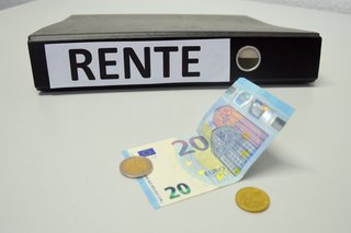 Aktenordner mit Aufschrift "Rente".