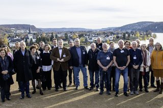 Teilnehmer der Sozialrichtertagung unten fließt der Rhein