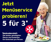 Eine alte Frau sitzt vor einem Teller mit Essen. Auf dem Bild steht der Text: Jetzt Menüservice probieren!