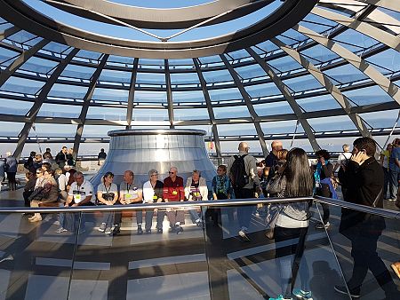 Pause in der Reichstagskuppel.