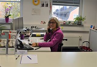 Elenie Fischer während ihrer Arbeit beim Job-Center Rhein-Sieg