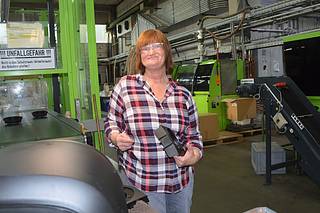 Andrea Wandt auf ihrer Arbeit bei der Wilhelm Limbach GmbH in Solingen