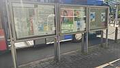 Blick auf die Aushangtafeln am Chemnitzer Omnibusbahnhof