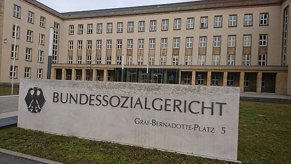 Symbolfoto: Außenansicht des Bundessozialgerichts in Kassel