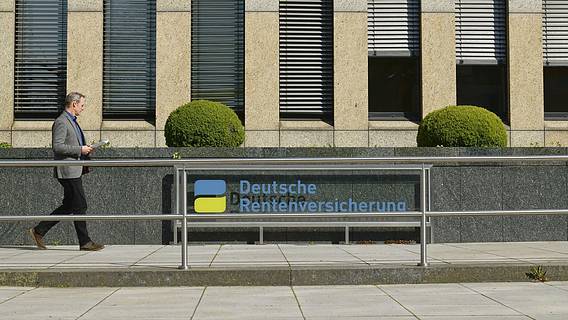 Das Bild zeigt die Fassade einer Niederlassung der Deutschen Rentenversicherung.