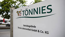 Schild von der Tönnies-Fabrik.