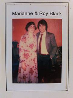 Marianne Leskopf und Roy Black; er hat den Arm um ihre Schulter gelegt.
