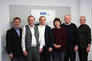 Die Aufnahme zeigt Georg Härtl (Zweiter von links) bei einem Meeting von VdK-Öffentlichkeitsarbeitern in der Landesgeschäftsstelle 2006. Foto: VdK