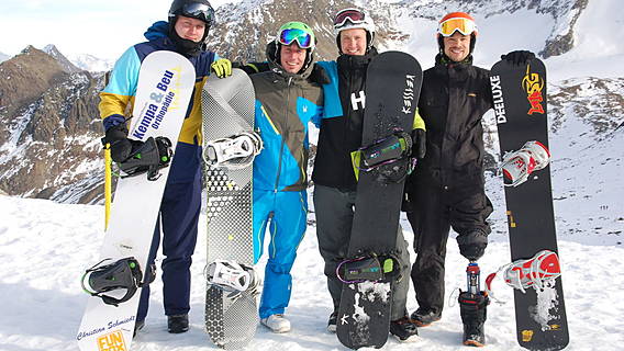 Gruppenfoto der Para-Snowboarder