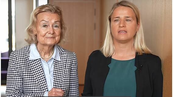 VdK-Präsidentin Verena Bentele und SoVD-Vizepräsidentin Prof. Dr. Ursula Engelen-Kefer