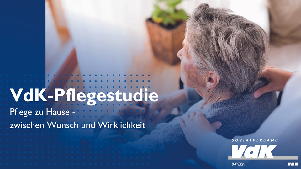 Auf dem Foto sieht man eine Frau, die sitzt. Jemand legt ihr die Hände auf die Schultern. Auf der Grafik steht: VdK-Pflegestudie. Pflege zu Hause - zwischen Wunsch und Wirklichkeit. In der rechten unteren Ecke ist das VdK-Bayern-Logo zu sehen.