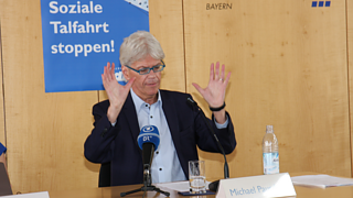Auf dem Foto sieht man Landesgeschäftsführer Michael Pausder auf der Sommerpressekonferenz des VdK Bayern in München.