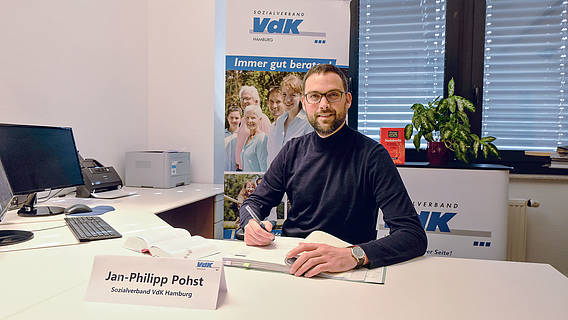 Jan-Philipp Pohst an seinem Arbeitsplatz