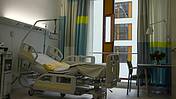 Symbolbild: Ein Krankenhauszimmer mit einem Krankenbett.