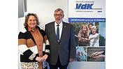 Foto von Kerstin Tack und Friedrich Stubbe vor dem VdK-Logo