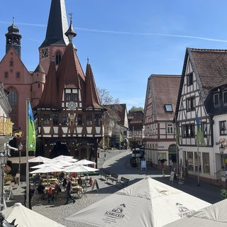 Marktplatz und historisches Rathaus Michelstadt