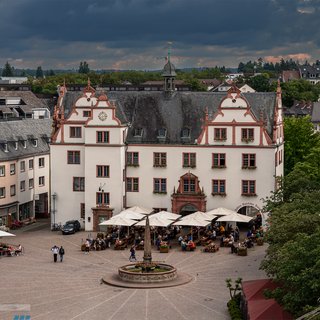 Das alte Rathaus und der Marktplatz in Darmstadt