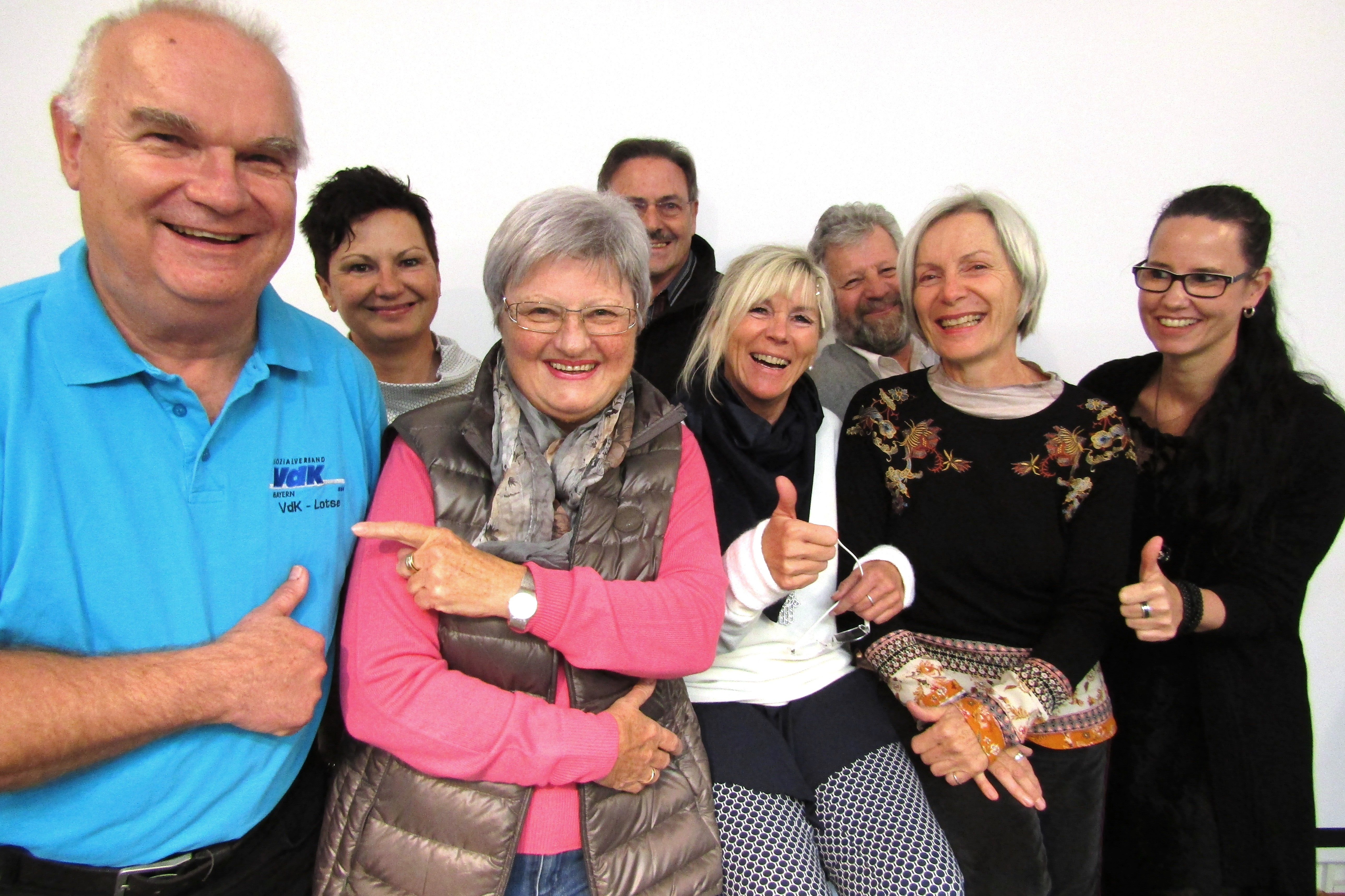 Gruppenfoto des Vorstands (von links): Max Muster, Ortsvorsitzender, ...